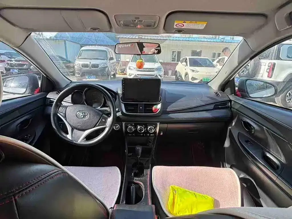 Toyota Yaris L — фото 10