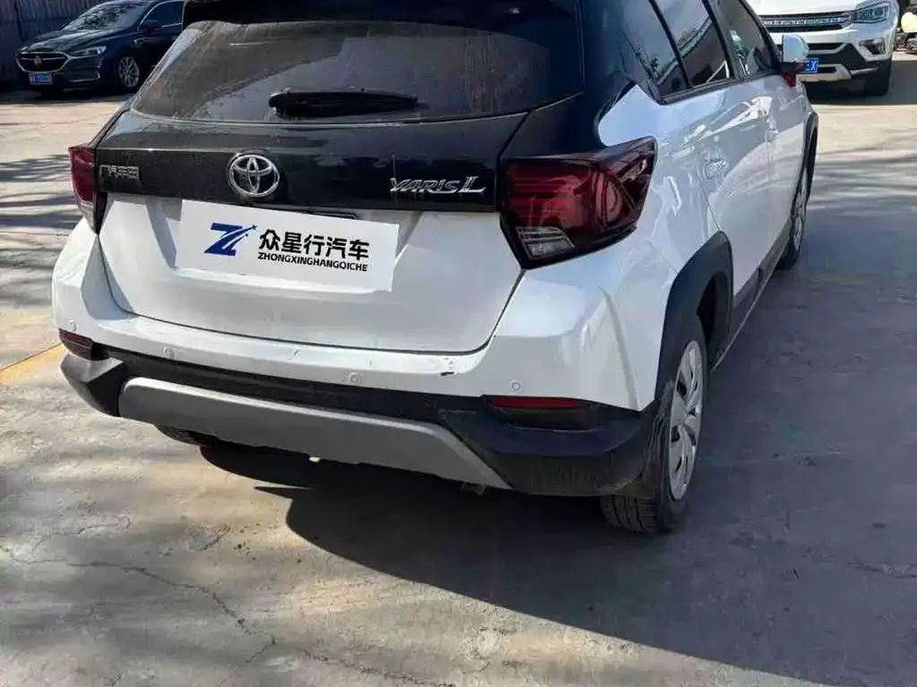Toyota Yaris L — фото 7