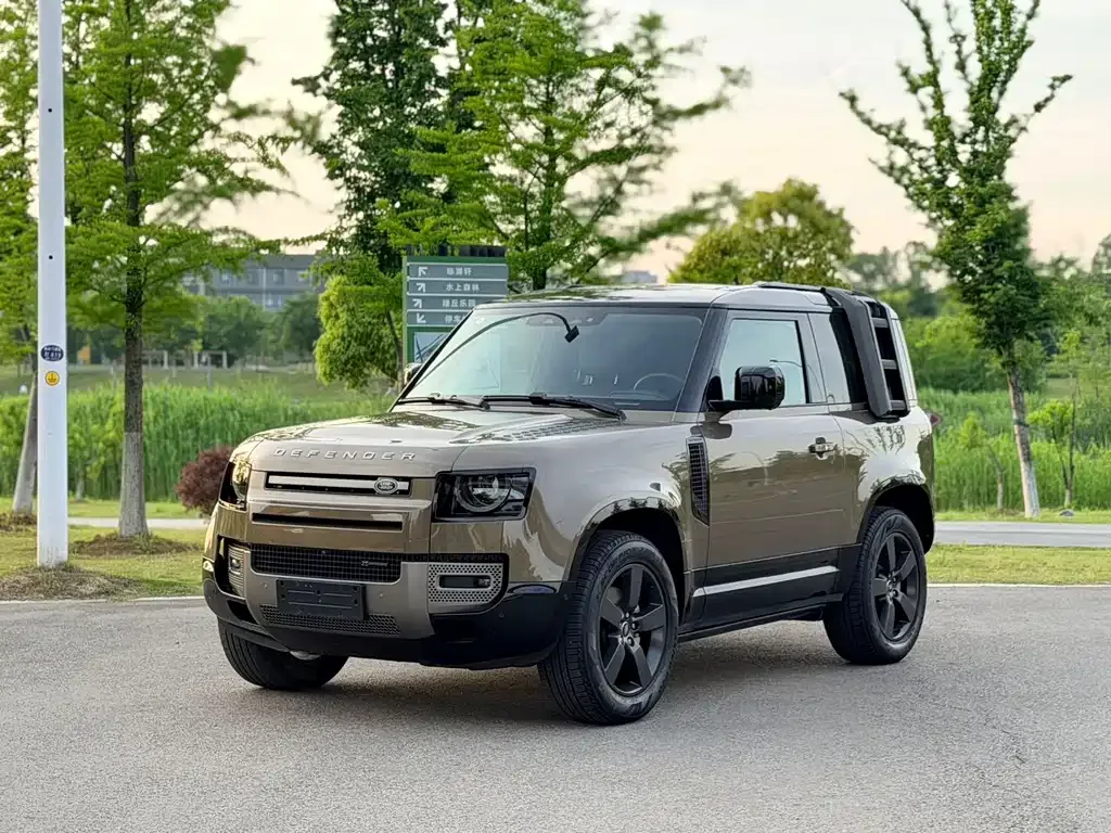Land Rover Defender — фото 1