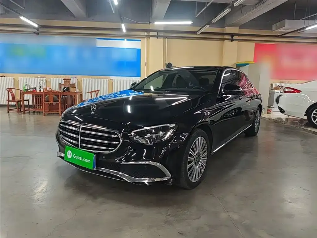 Mercedes-Benz E-Class — фото 1