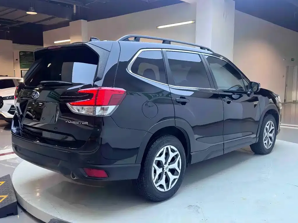 Subaru Forester — фото 10