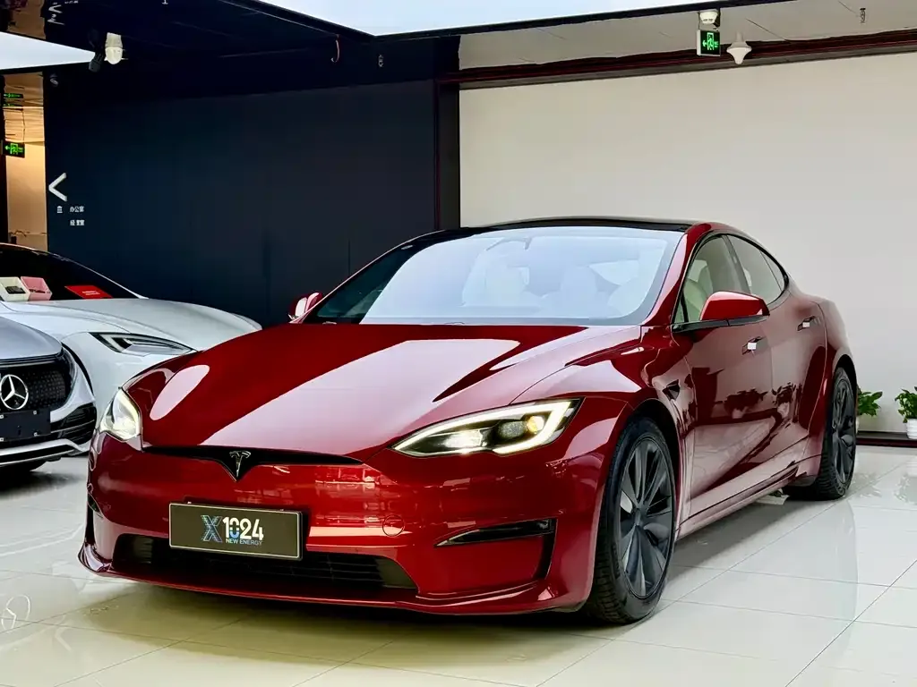 Tesla Model S — фото 1