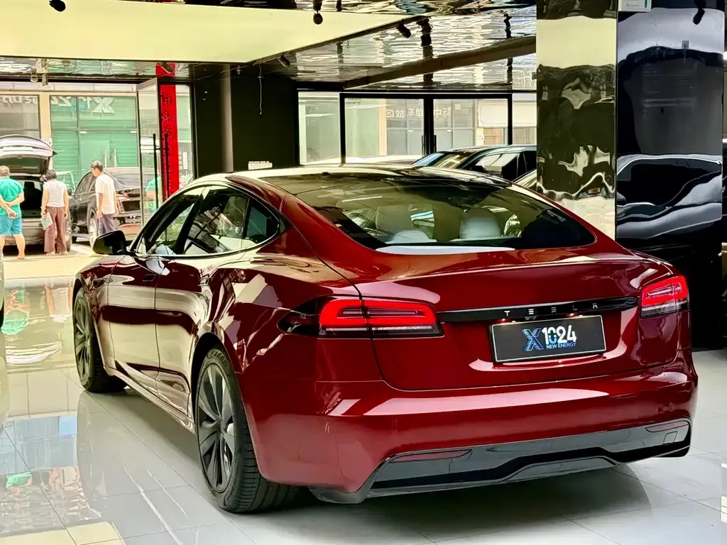 Tesla Model S — фото 10