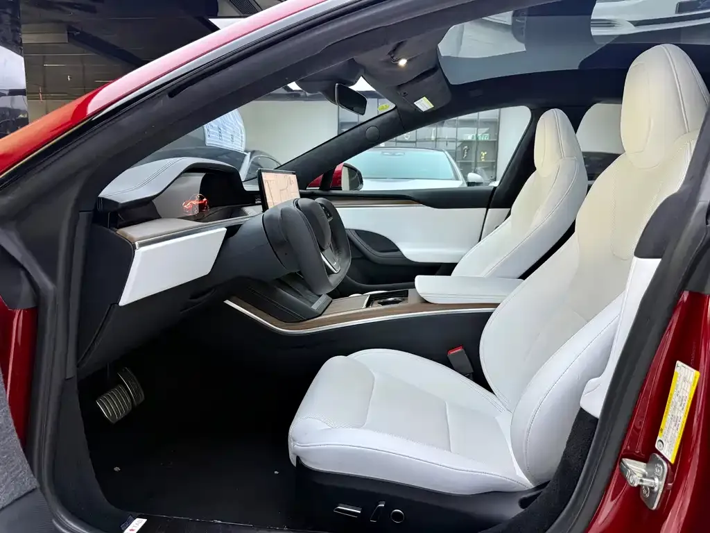Tesla Model S — фото 4