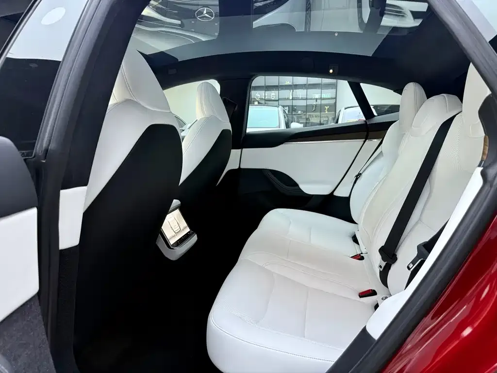 Tesla Model S — фото 5