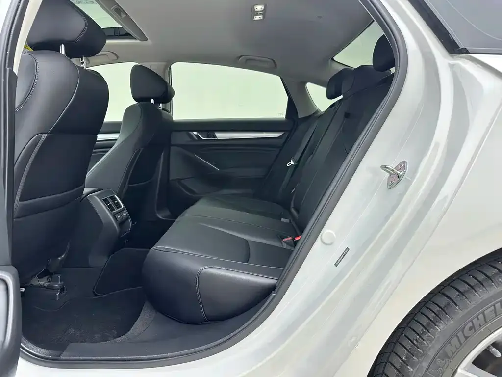 Honda Accord — фото 6