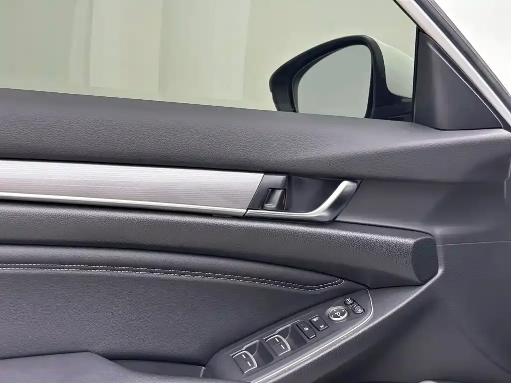 Honda Accord — фото 7
