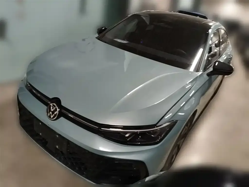Volkswagen Passat — фото 1