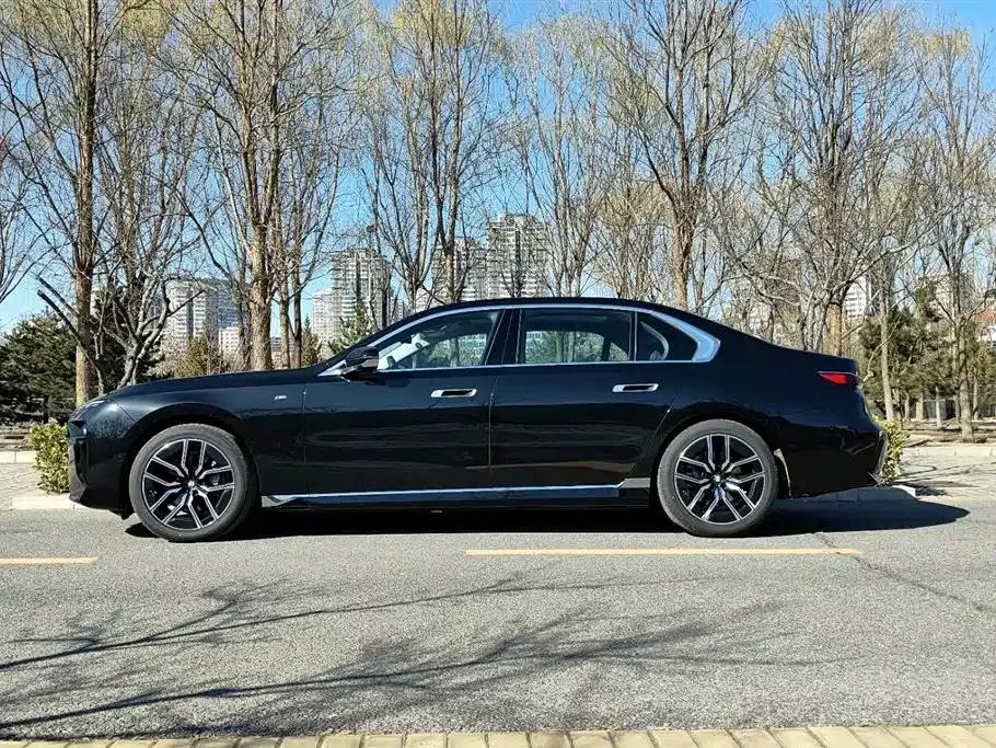 BMW 7 Series — фото 4