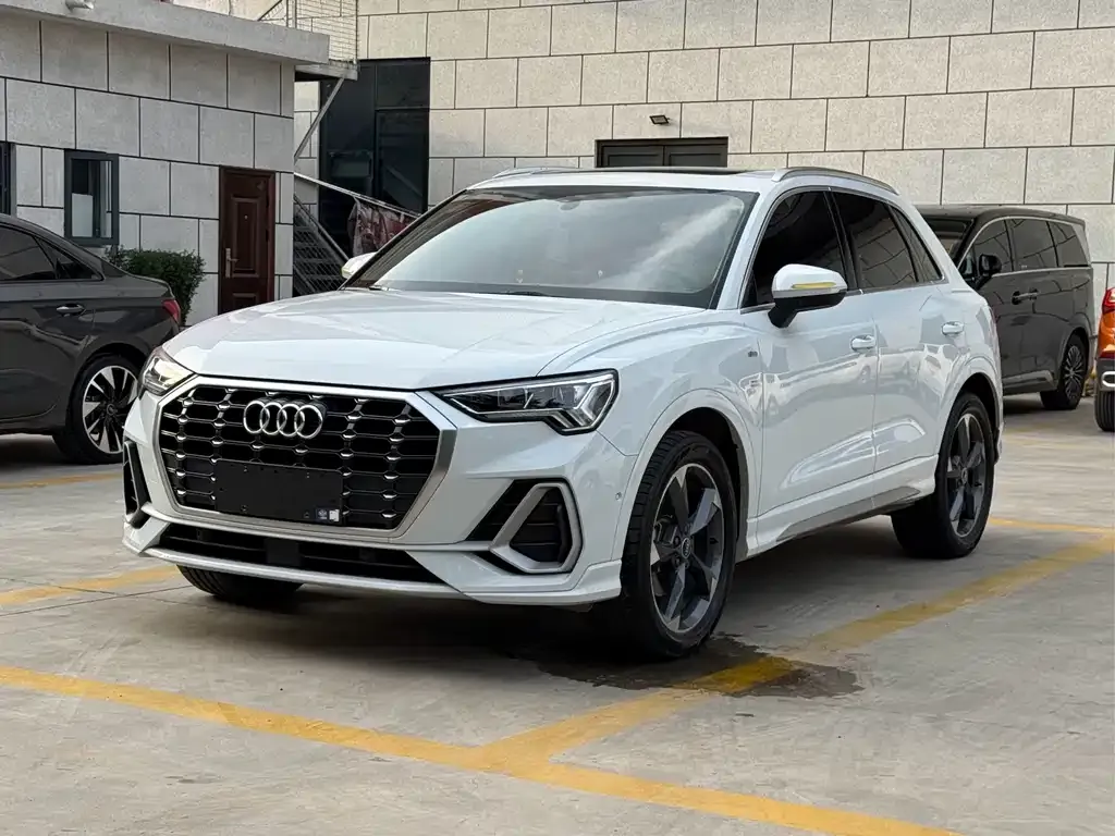 Audi Q3 — фото 1