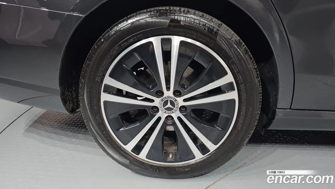 Mercedes-Benz E-Class — фото 8