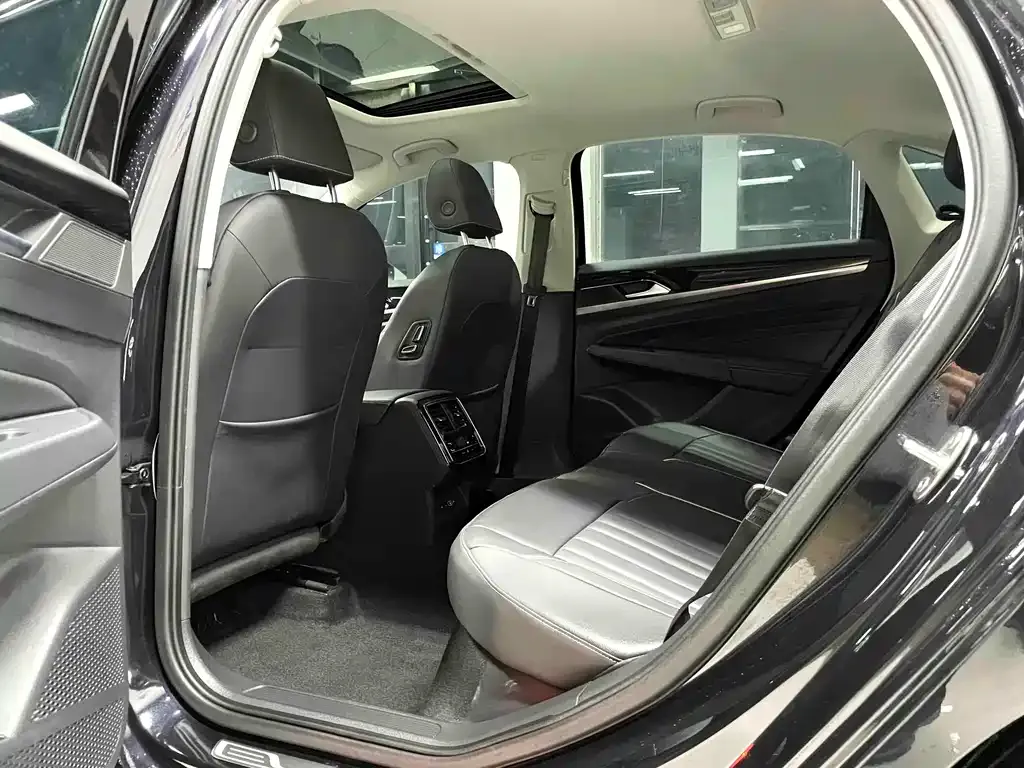 Volkswagen Passat — фото 9