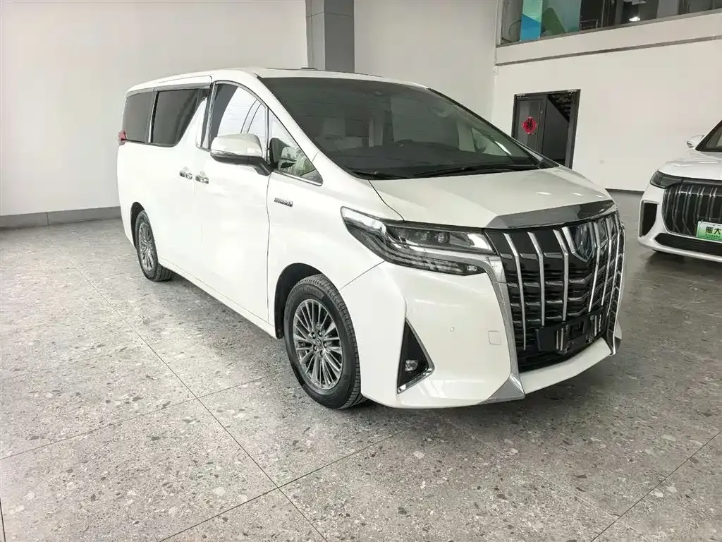 Toyota Alphard — фото 2