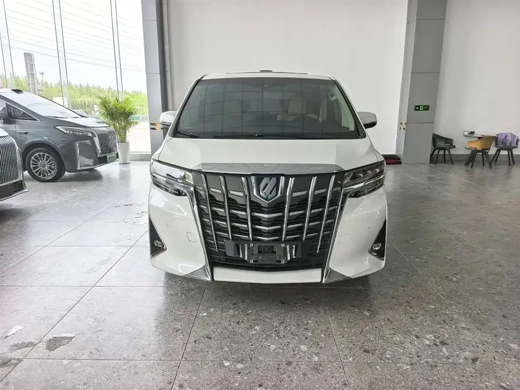 Toyota Alphard — фото 5