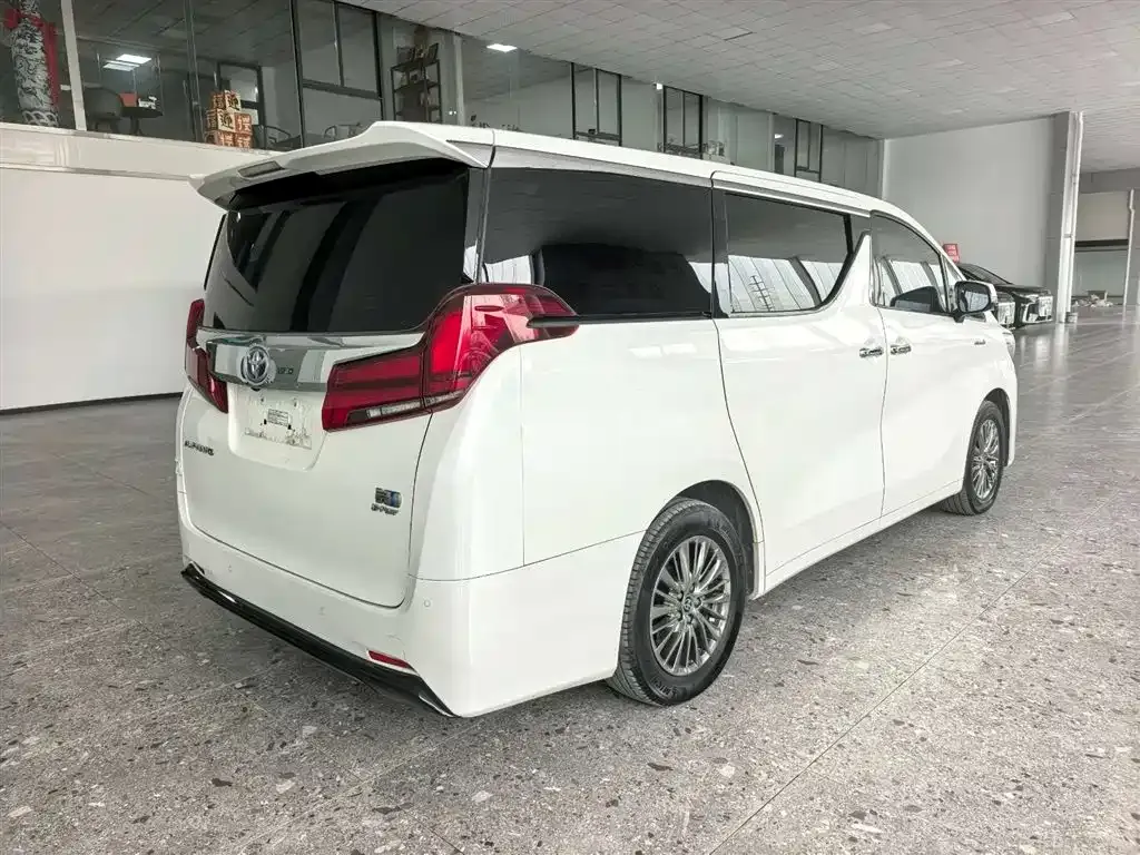 Toyota Alphard — фото 6