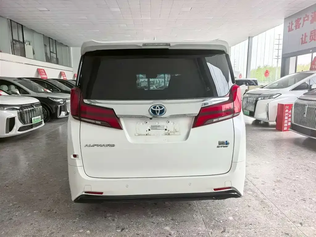 Toyota Alphard — фото 3