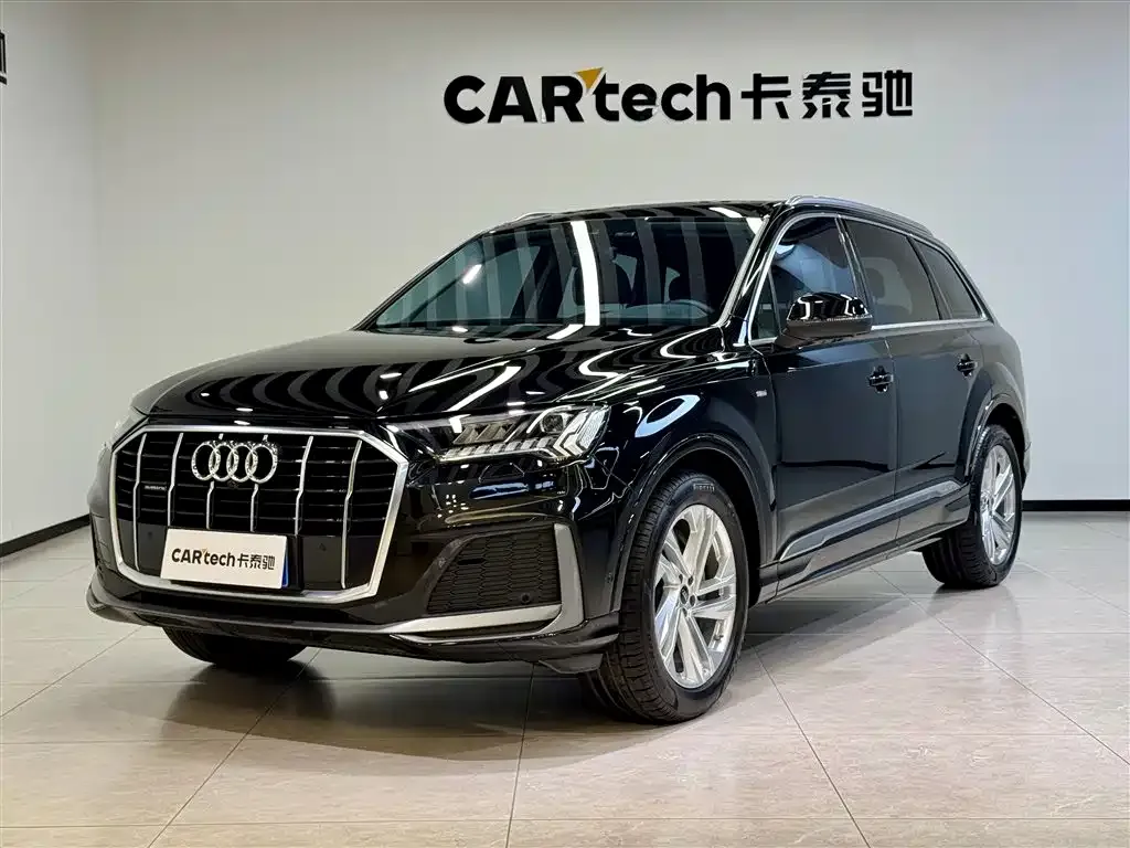 Audi Q7 — фото 1