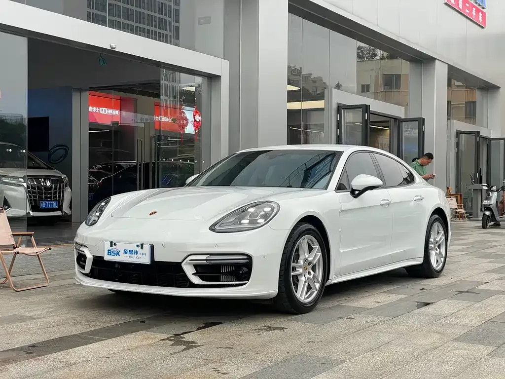 Porsche Panamera — фото 1