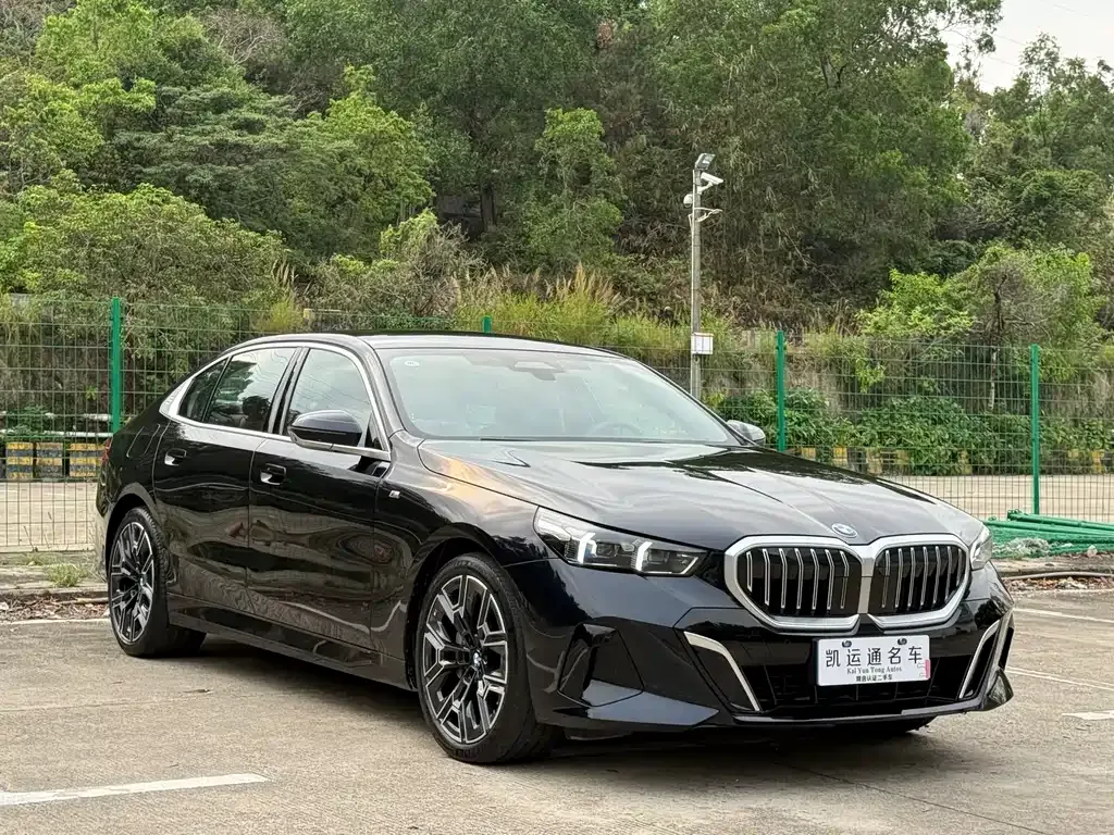 BMW 5 Series — фото 5