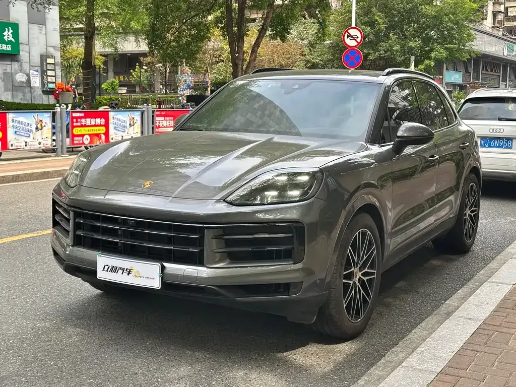 Porsche Cayenne — фото 1