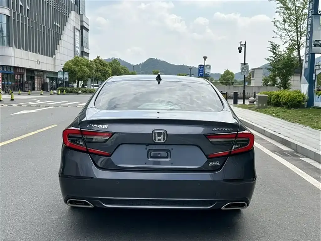 Honda Accord — фото 8