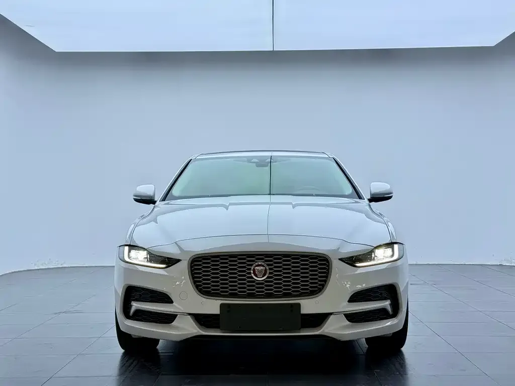 Jaguar XEL — фото 10
