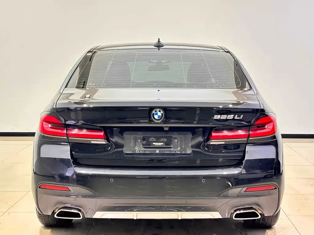BMW 5 Series — фото 4