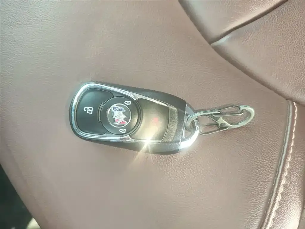 Buick Envision Plus — фото 8