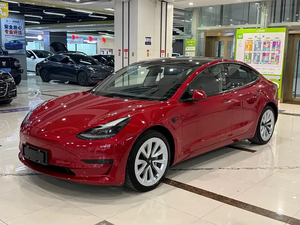 Tesla Model 3 — фото 1