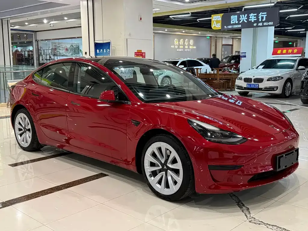 Tesla Model 3 — фото 5