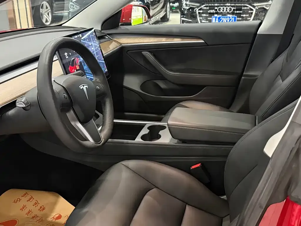 Tesla Model 3 — фото 3