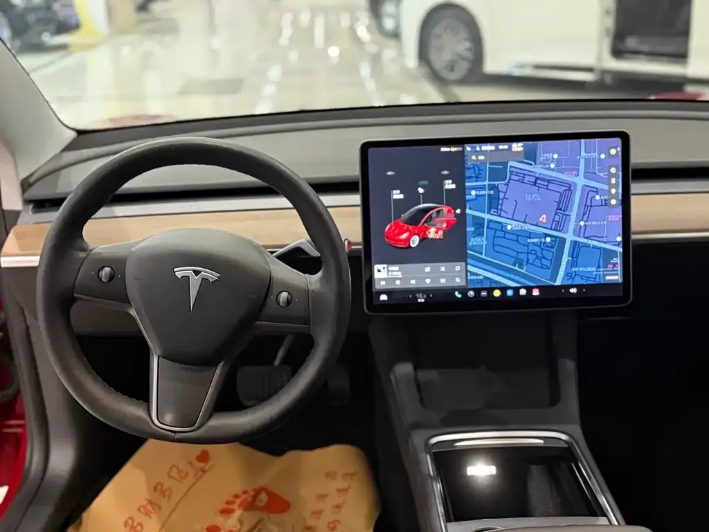 Tesla Model 3 — фото 9