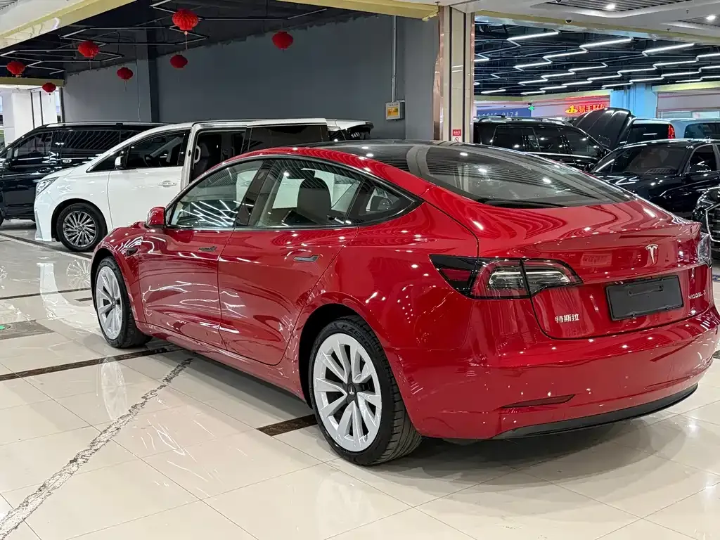 Tesla Model 3 — фото 8