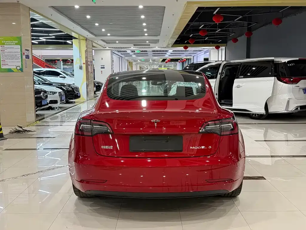 Tesla Model 3 — фото 4