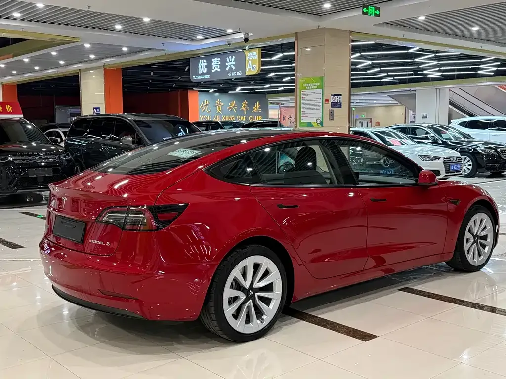 Tesla Model 3 — фото 6