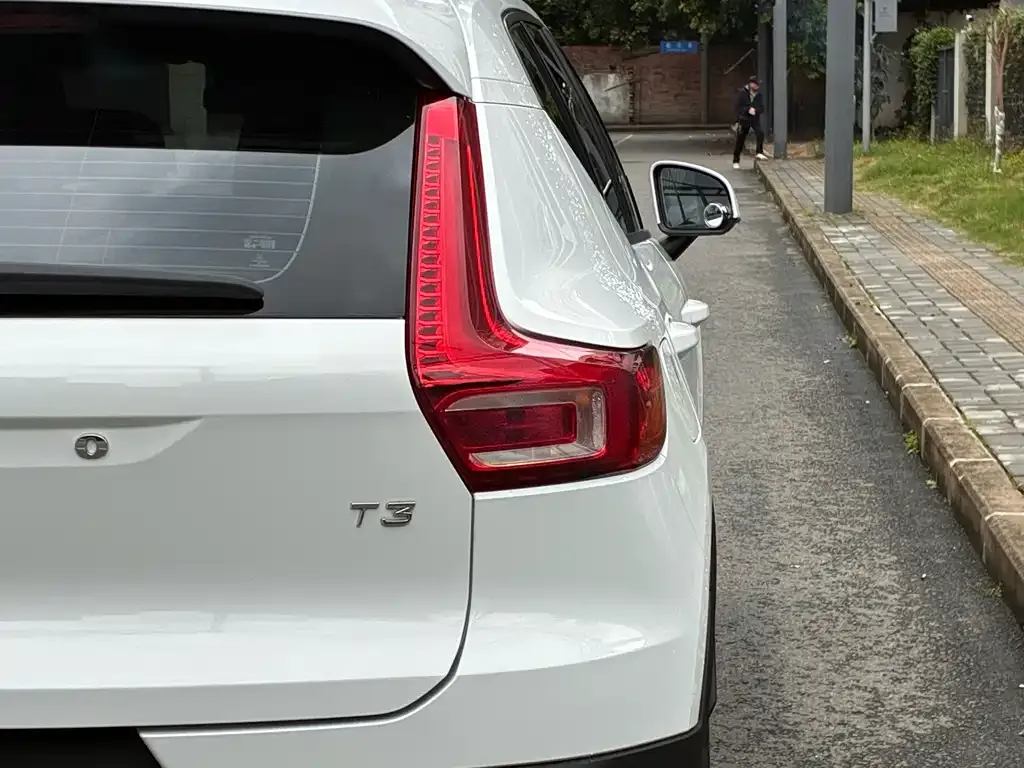 Volvo XC40 — фото 4