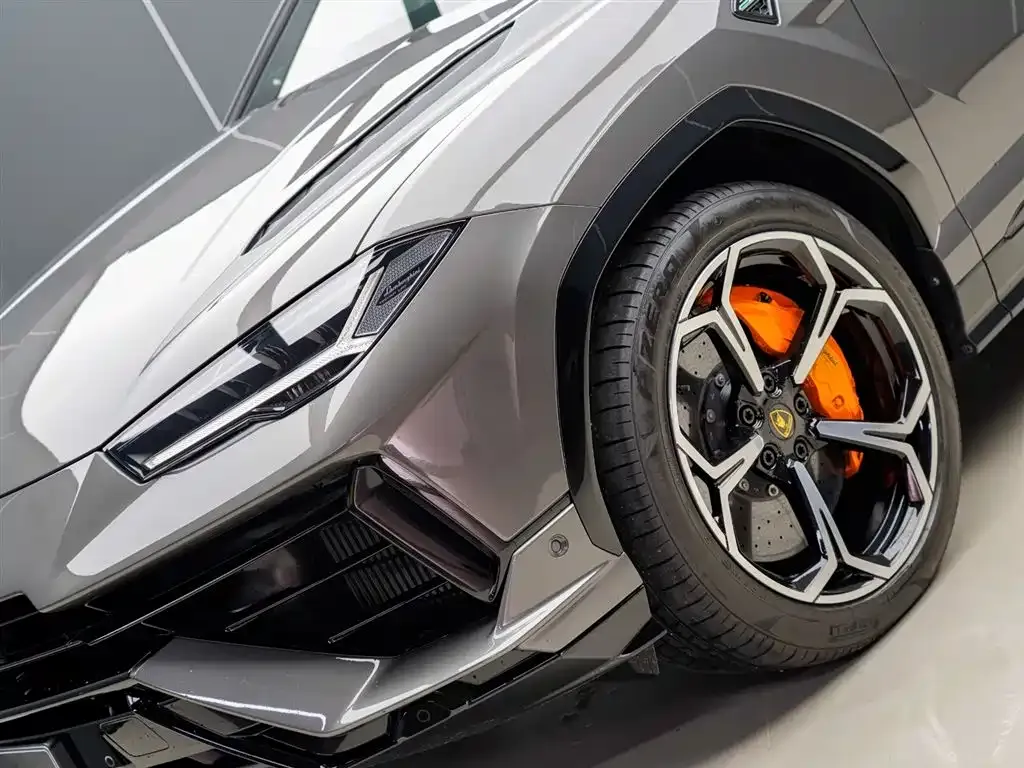 Lamborghini Urus — фото 10
