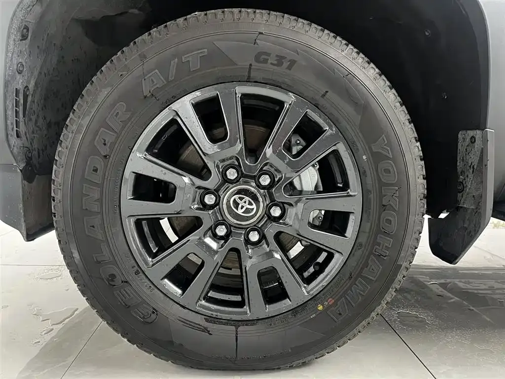 Toyota Prado — фото 10
