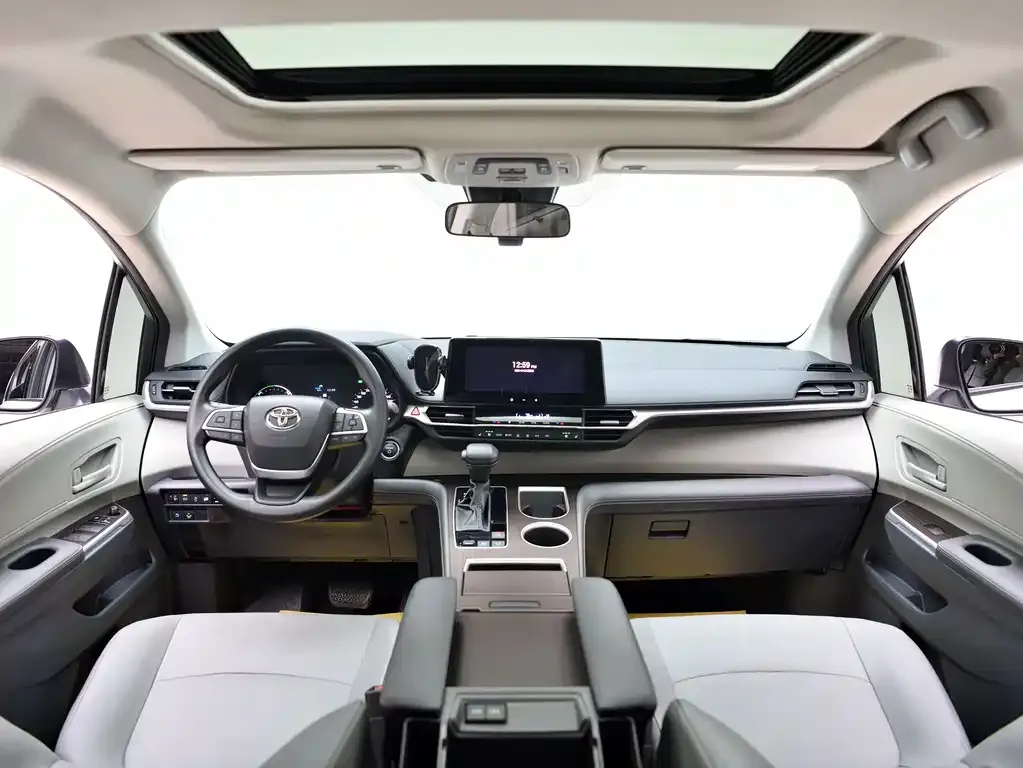 Toyota Granvia — фото 8
