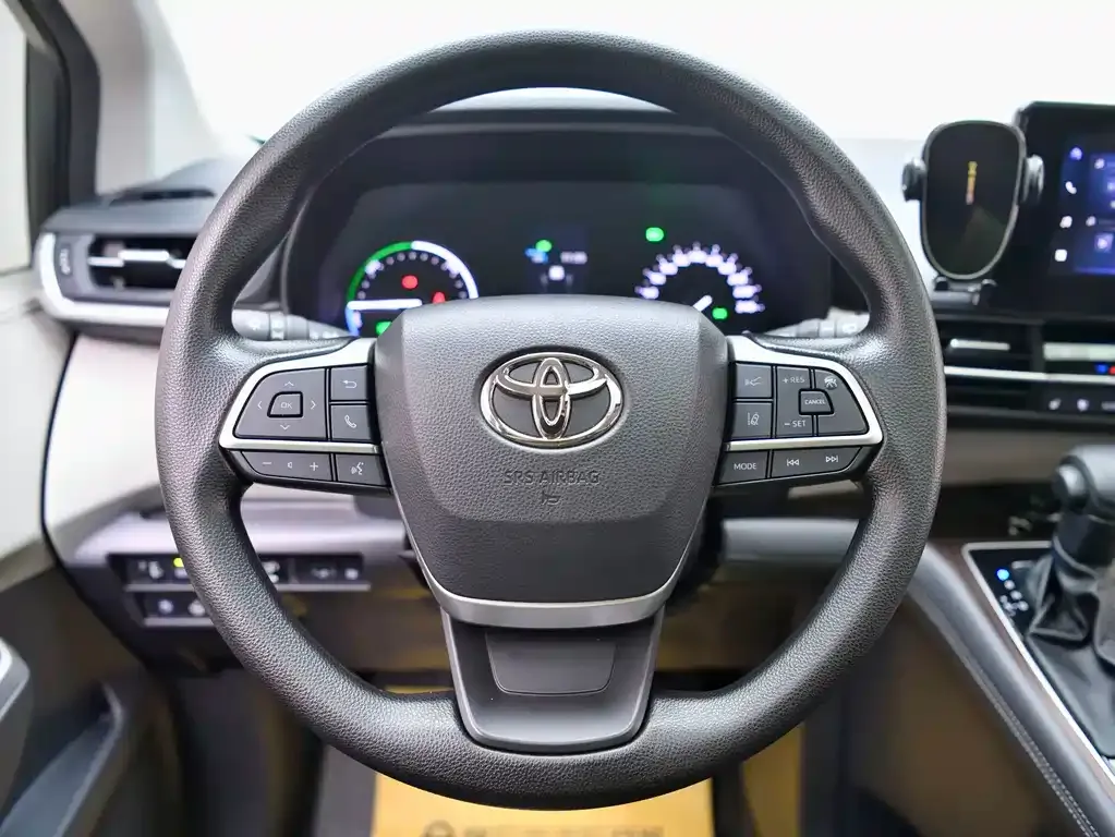 Toyota Granvia — фото 10