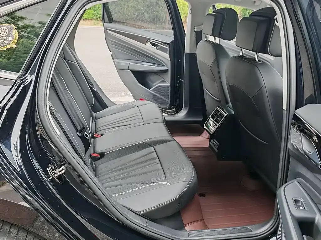 Volkswagen Passat — фото 8