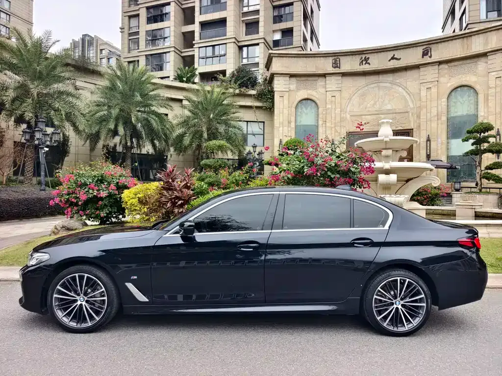 BMW 5 Series — фото 10
