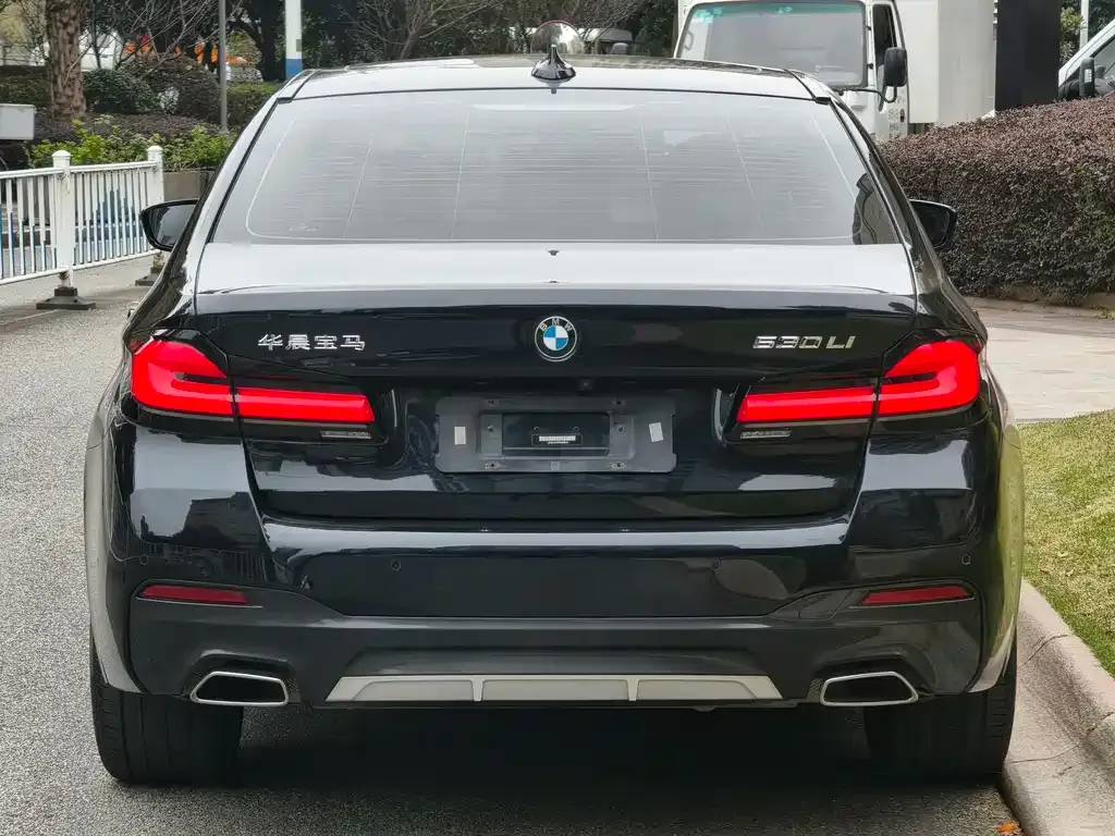 BMW 5 Series — фото 4