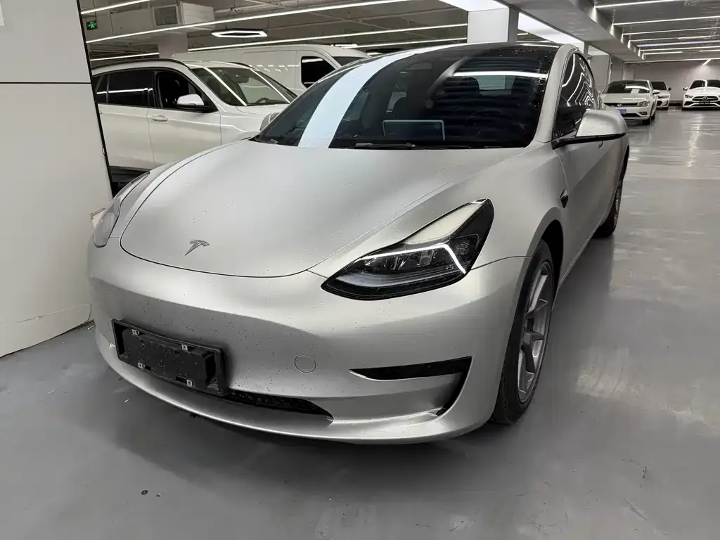 Tesla Model 3 — фото 1