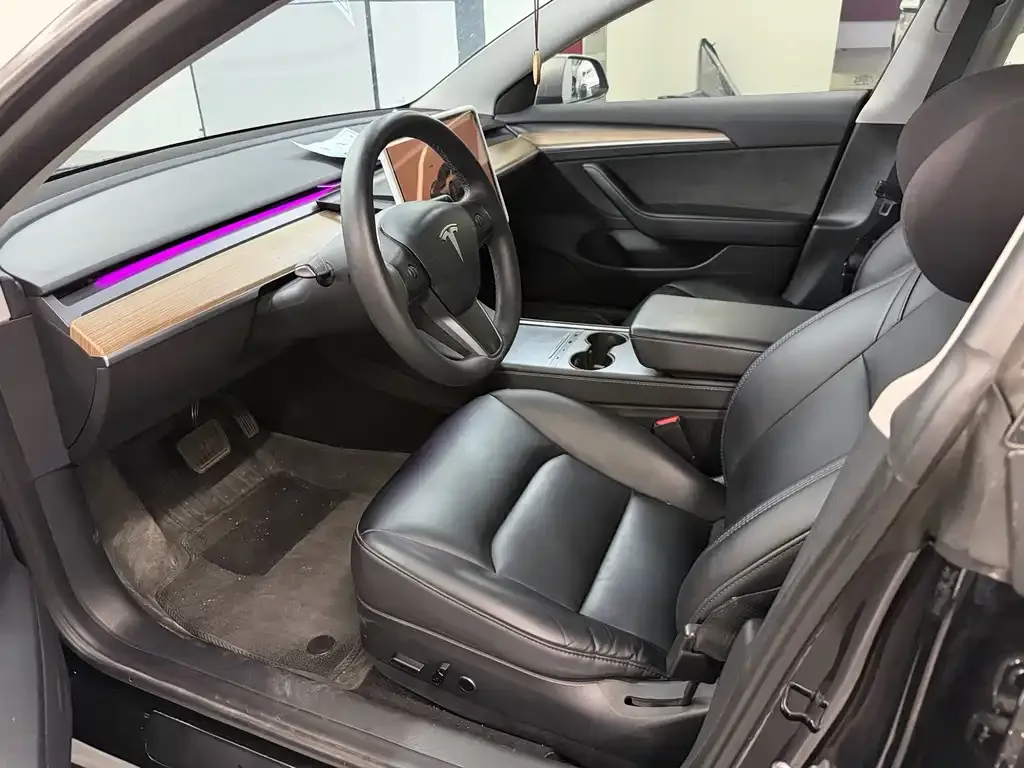 Tesla Model 3 — фото 4