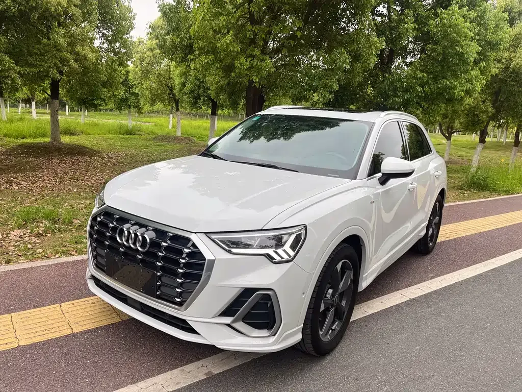 Audi Q3 — фото 1