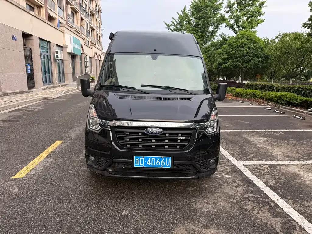 Ford Transit Custom — фото 1