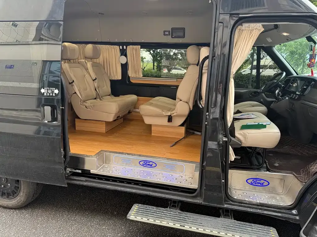 Ford Transit Custom — фото 9