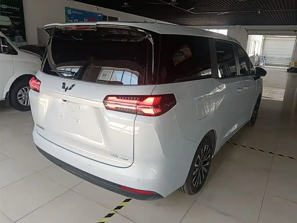 Wuling Starlight 730 New Energy — фото 9