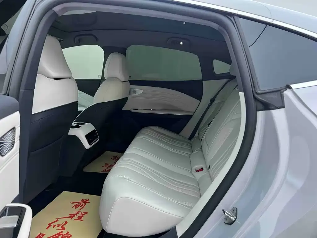 Geely Galaxy E8 — фото 10